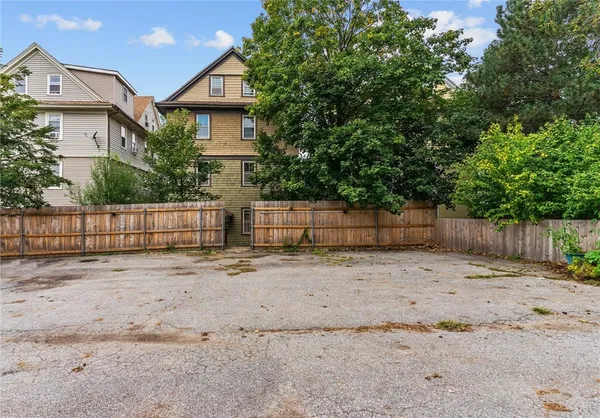 $2,650 | 159 Camp Street, Unit 1, Providence, RI 02906