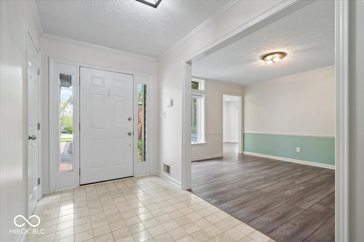 9263 Spring Forest Drive, Unit 7 Indianapolis, IN 46260 - Photo 4 of 51