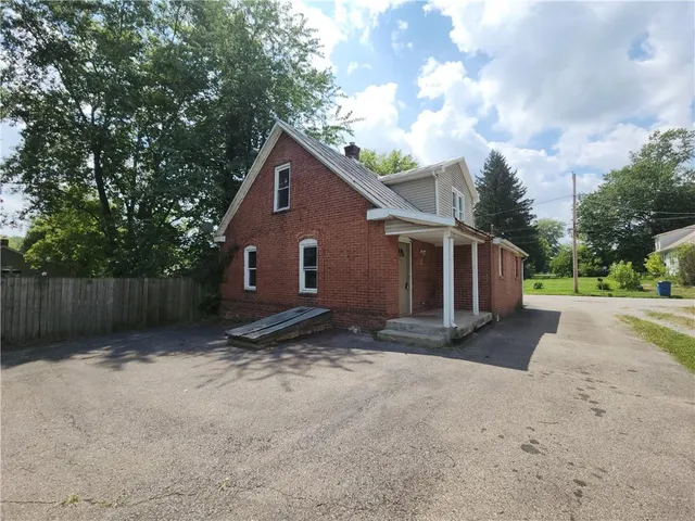 a view of a barn in the middle of a yard