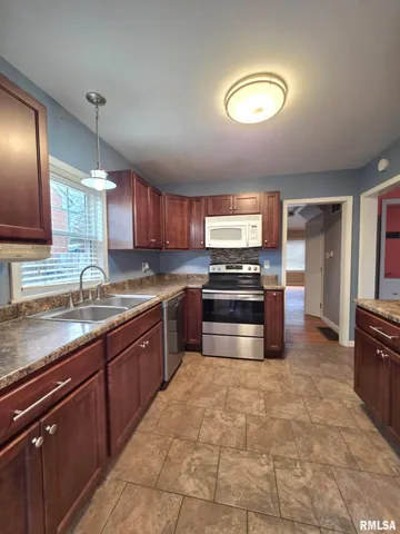 $195,000 | 85 Woodlawn Road, Quincy, IL 62301