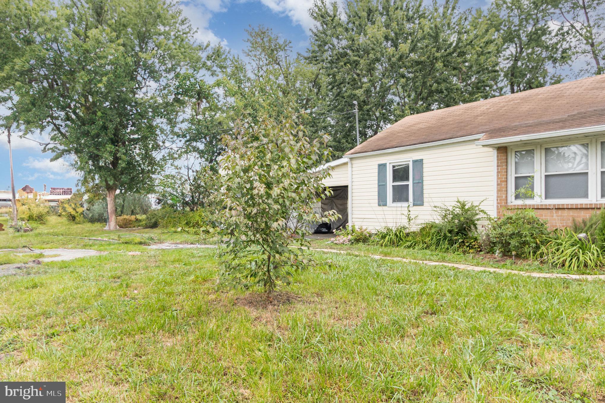 25 Mitchell Avenue Aberdeen, MD 21001 - Photo 2 of 26 a house view with a garden space