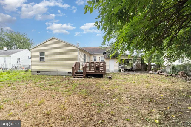 a view of a small house with a canopy over it