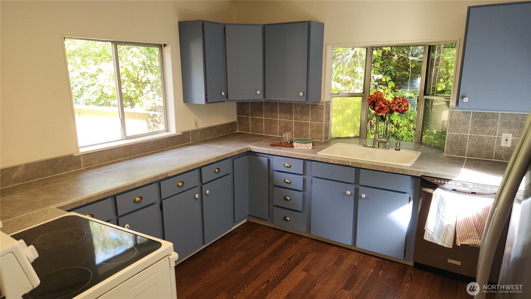 1758 Northeast Jacobson Road Poulsbo, WA 98370 - Photo 11 of 32 Gallery Image 11