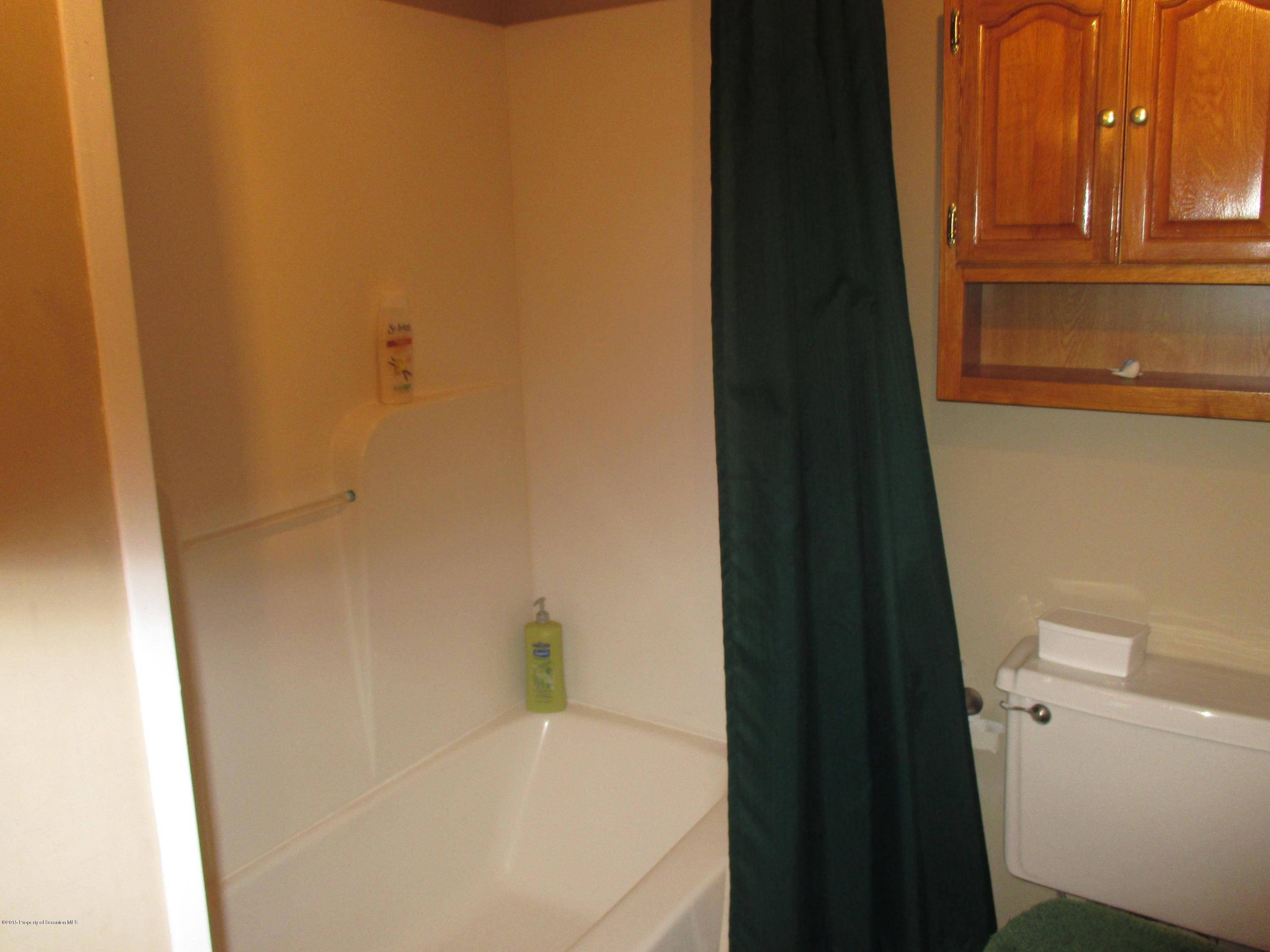 394 Point Road Lake Winola, PA 18419 - Photo 23 of 28 a bathroom with a bathtub