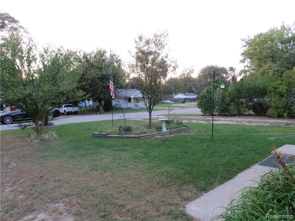 2591 Hessel Avenue Rochester, MI 48307 - Photo 7 of 10 IMG_0932.JPG