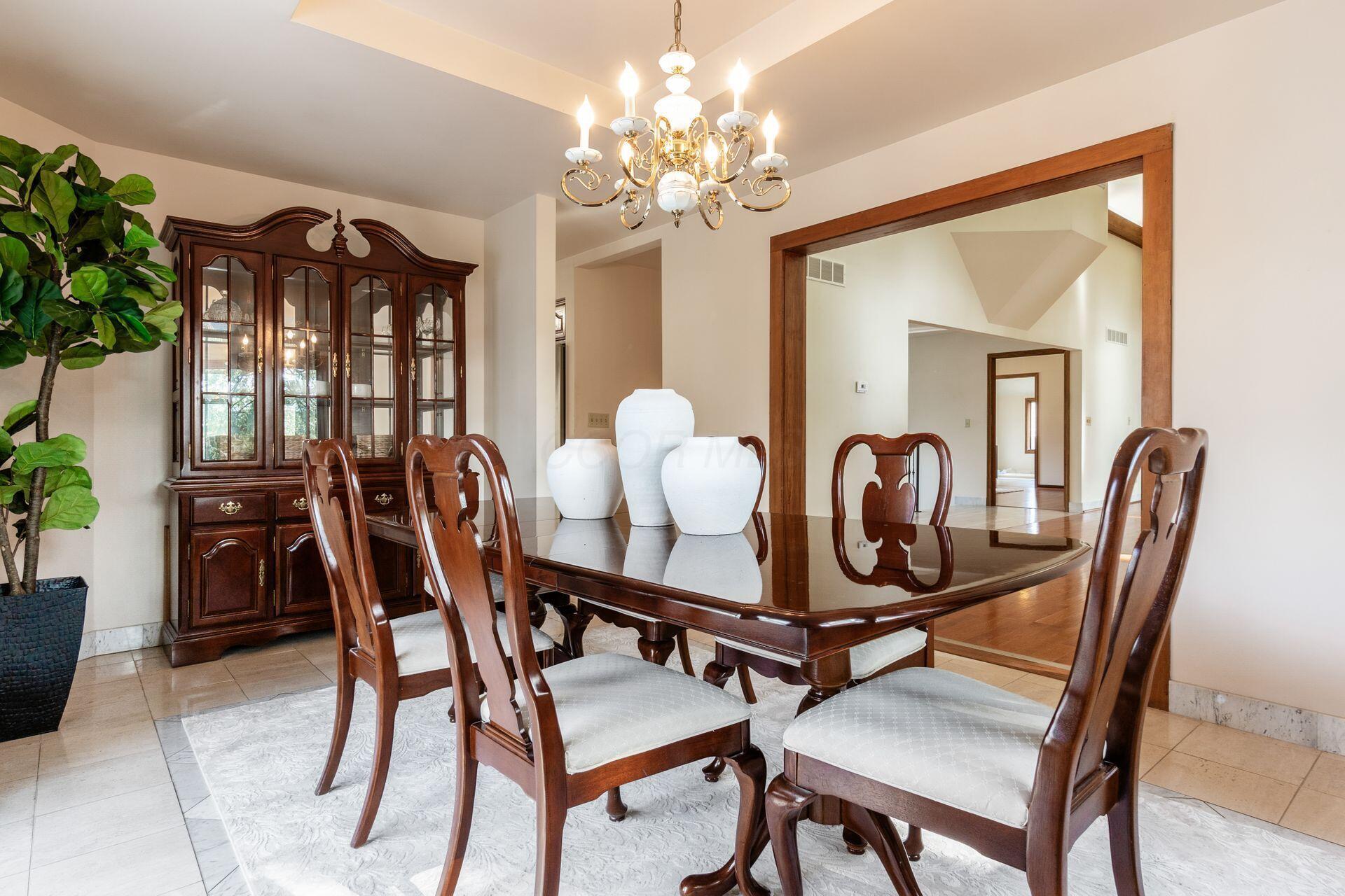 803 Old Farm Road Columbus, OH 43213 - Photo 18 of 97 Dining Room