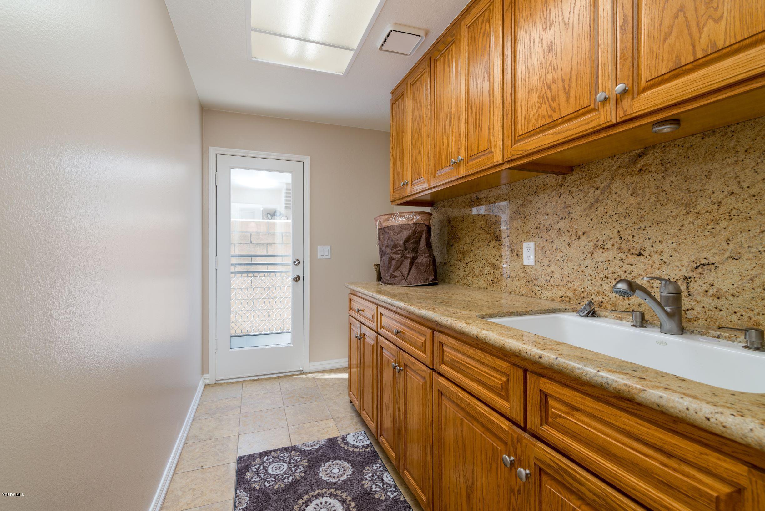 2206 Cedar Ridge Court Oxnard, CA 93036 - Photo 12 of 39 12