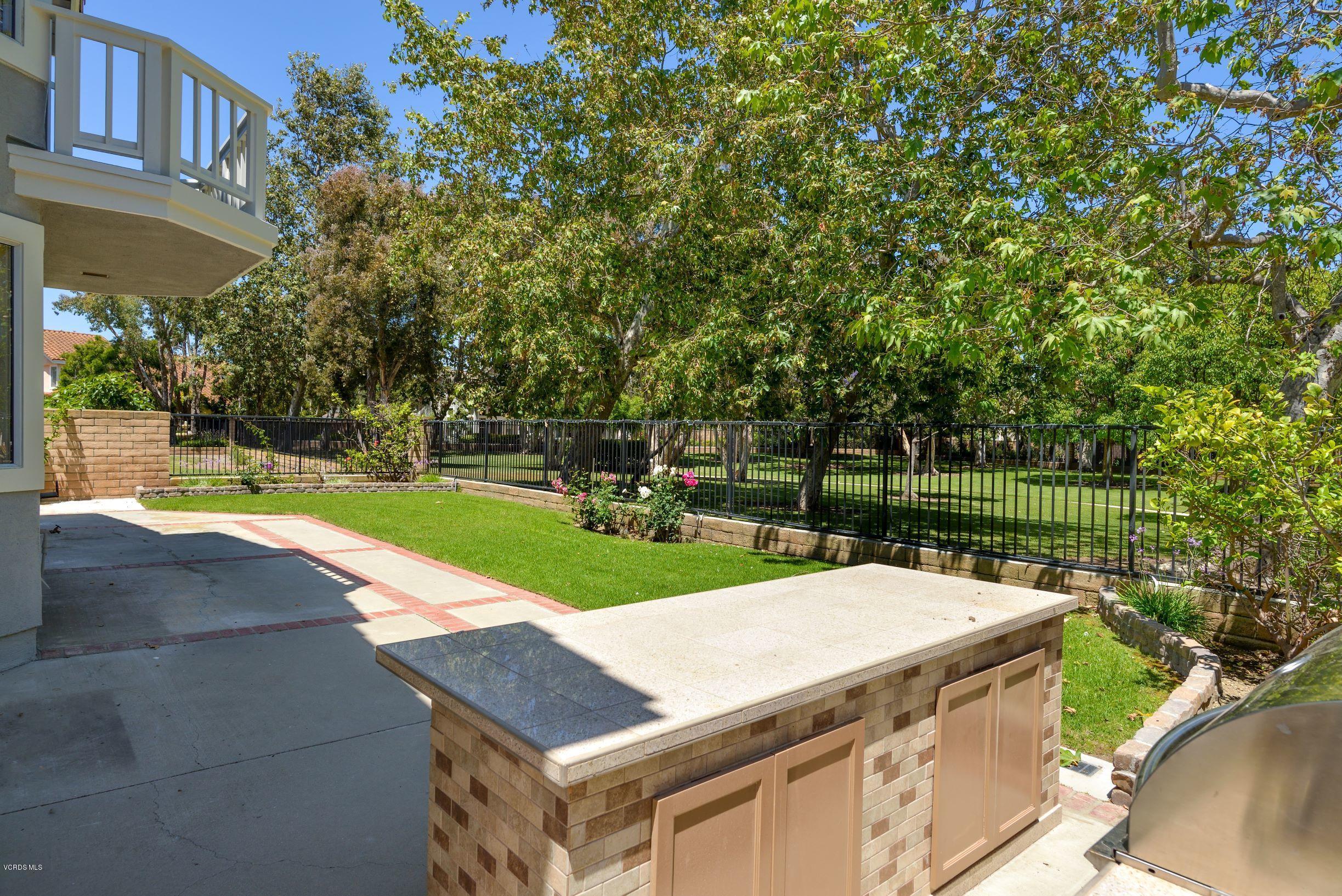 2206 Cedar Ridge Court Oxnard, CA 93036 - Photo 5 of 39 05