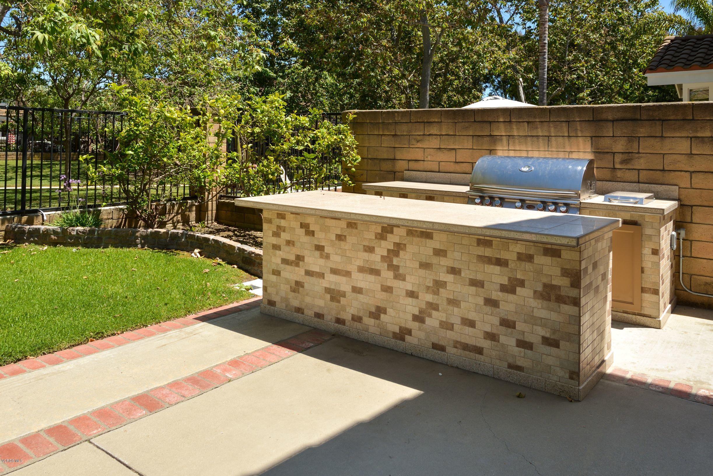 2206 Cedar Ridge Court Oxnard, CA 93036 - Photo 6 of 39 06