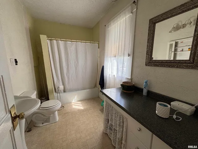 $119,900 | 1015 East Elm Street, Taylorville, IL 62568