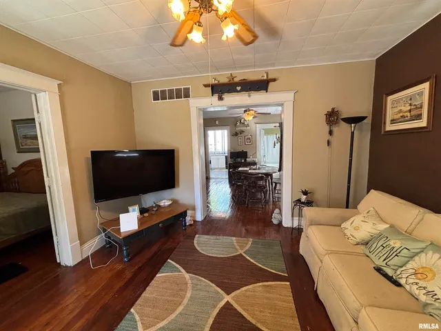 $119,900 | 1015 East Elm Street, Taylorville, IL 62568