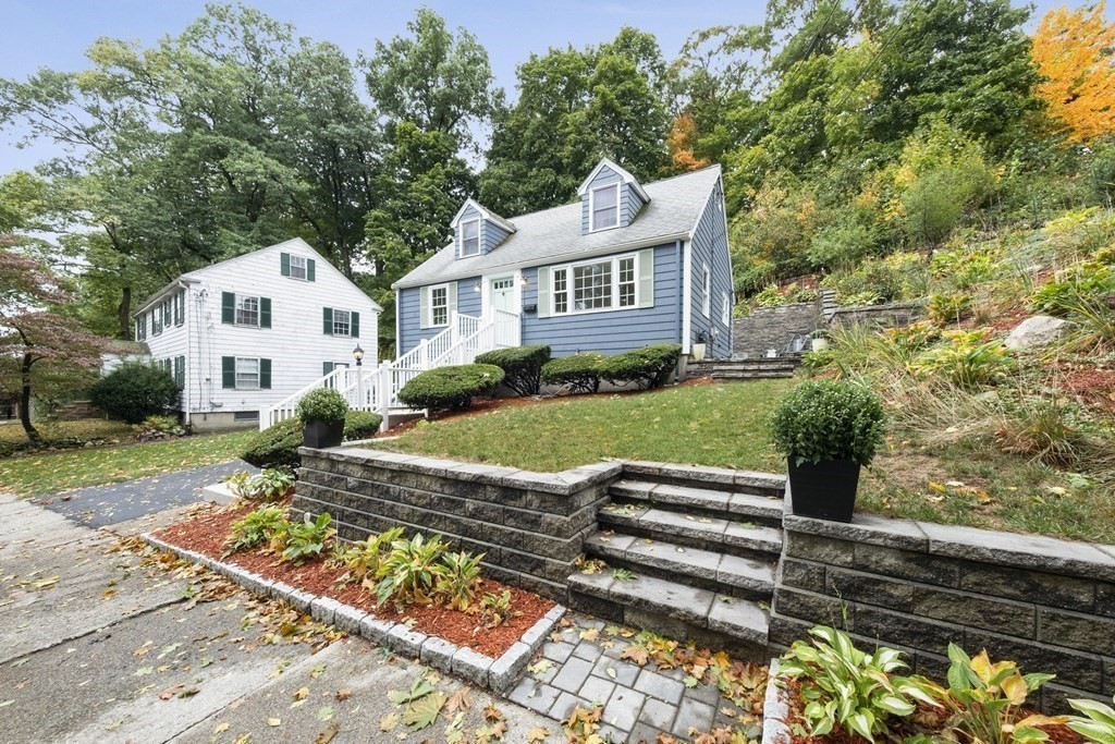 21 Oakwood Road Newton, MA 02466 - Photo 3 of 29 Gallery Image 3