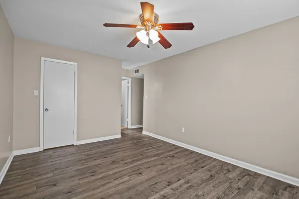 $125,000 | 250 El Dorado Boulevard, Unit 127, Webster, TX 77598