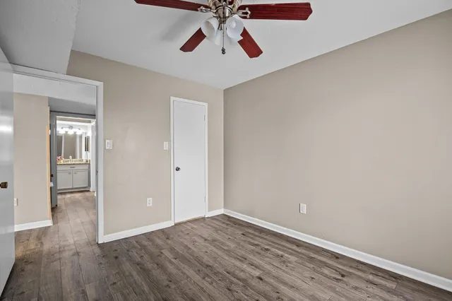 $125,000 | 250 El Dorado Boulevard, Unit 127, Webster, TX 77598