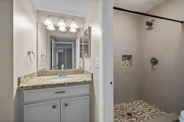 $125,000 | 250 El Dorado Boulevard, Unit 127, Webster, TX 77598