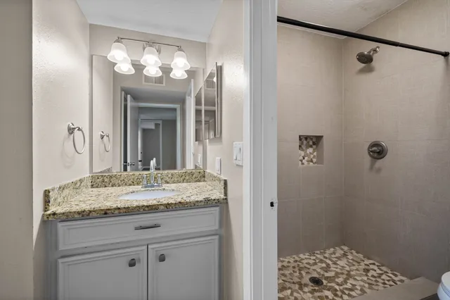 $125,000 | 250 El Dorado Boulevard, Unit 127, Webster, TX 77598