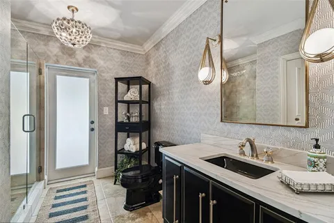 a en suite bathroom with a sink and a mirror