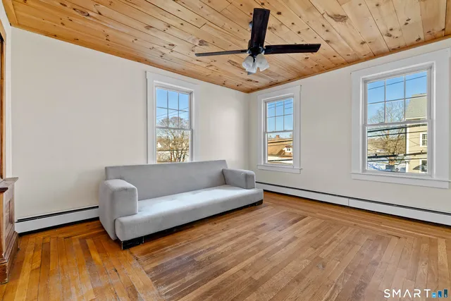 $1,800 | 95 Ashland Street, Jewett City, CT 06351