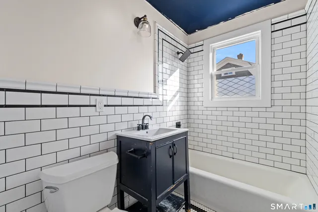 $1,800 | 95 Ashland Street, Jewett City, CT 06351