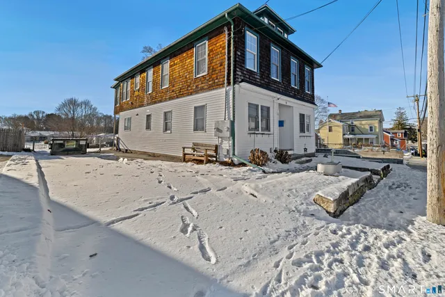 $1,800 | 95 Ashland Street, Jewett City, CT 06351