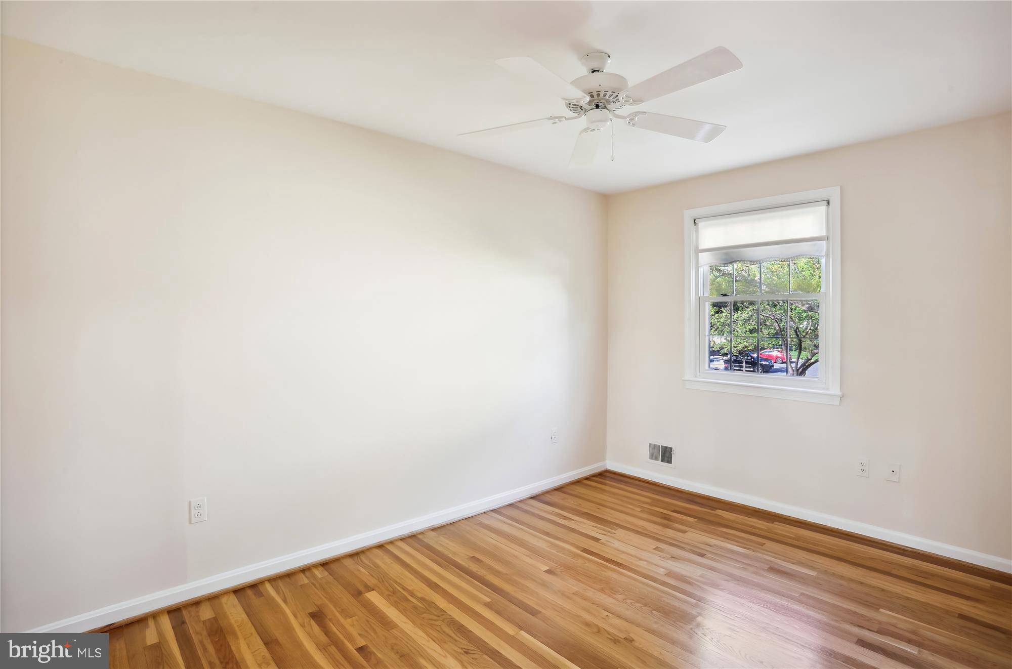 10933 Amherst Avenue, Unit 10 Silver Spring, MD 20902 - Photo 15 of 30 Bedroom 1