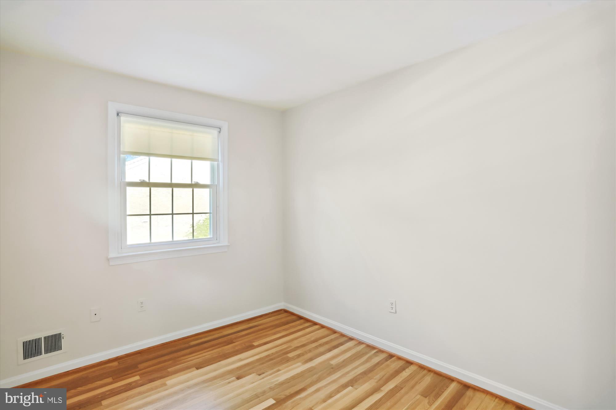 10933 Amherst Avenue, Unit 10 Silver Spring, MD 20902 - Photo 17 of 30 Bedroom 2