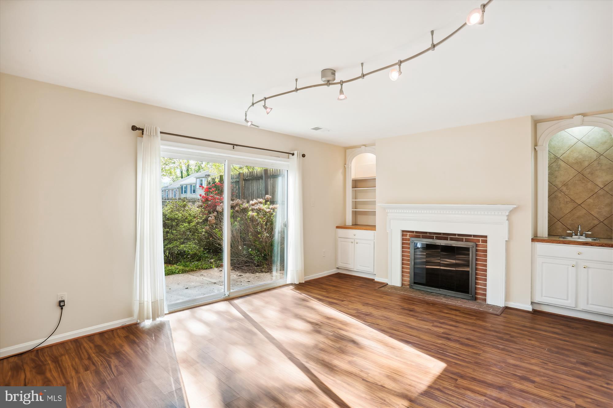 10933 Amherst Avenue, Unit 10 Silver Spring, MD 20902 - Photo 20 of 30 LL Family Room