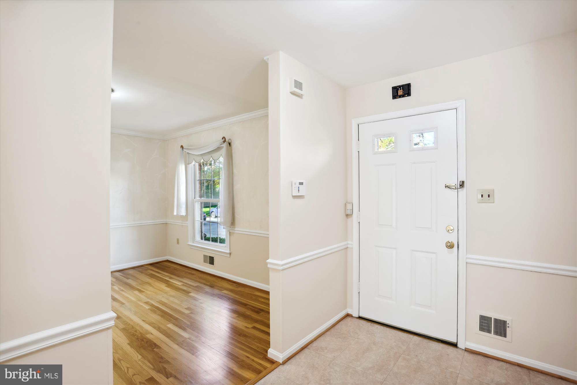 10933 Amherst Avenue, Unit 10 Silver Spring, MD 20902 - Photo 3 of 30 Foyer