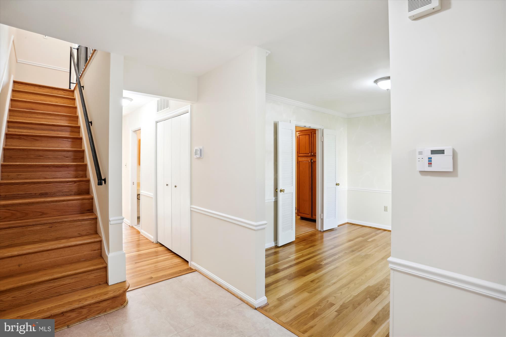 10933 Amherst Avenue, Unit 10 Silver Spring, MD 20902 - Photo 4 of 30 Foyer