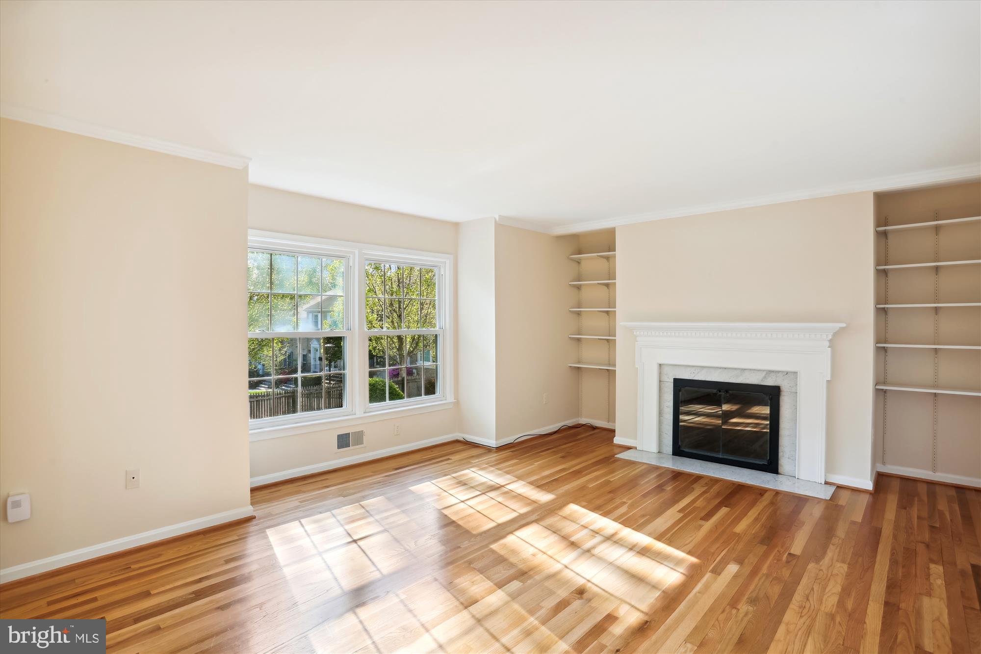 10933 Amherst Avenue, Unit 10 Silver Spring, MD 20902 - Photo 5 of 30 Living Room