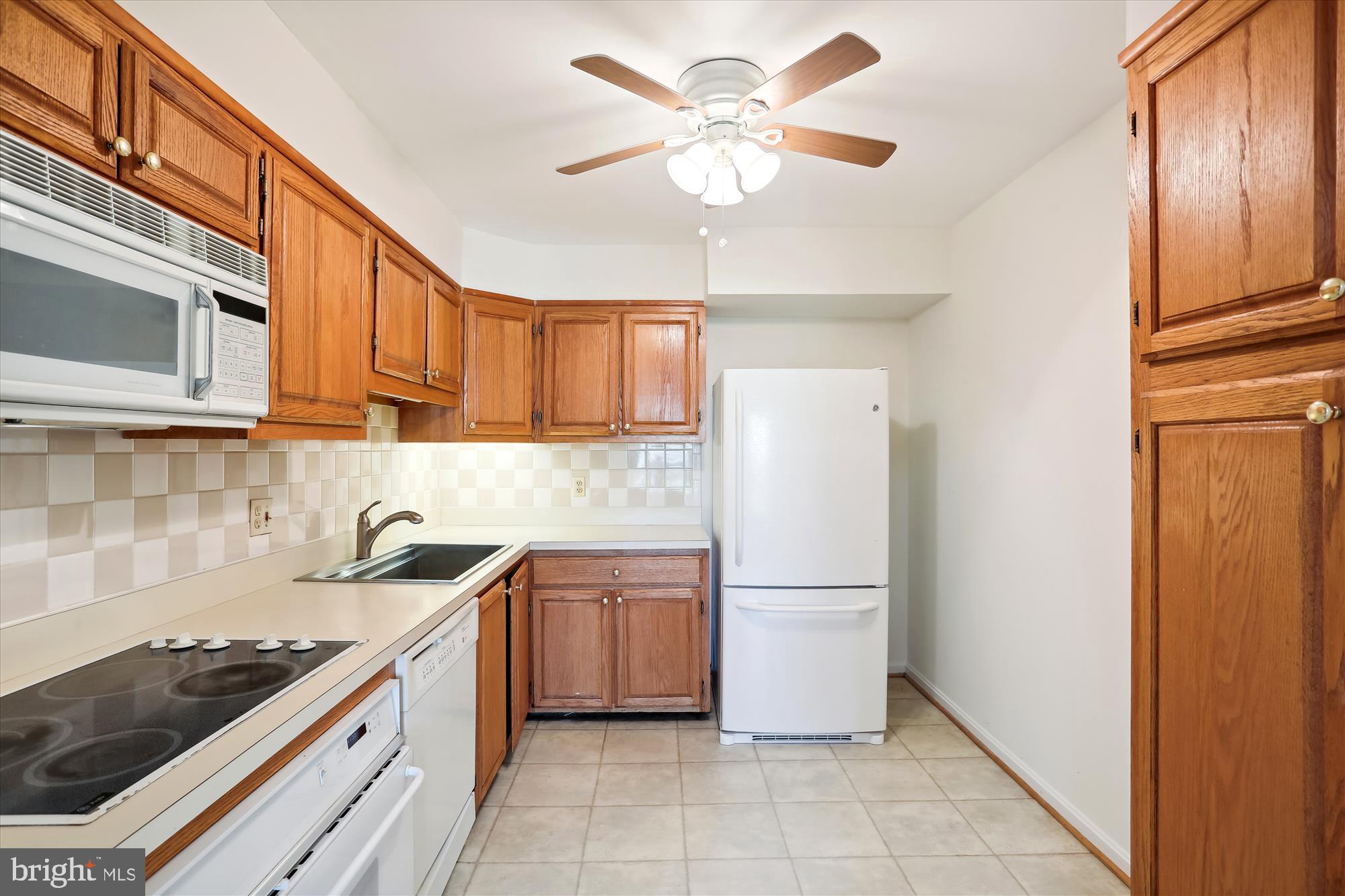 10933 Amherst Avenue, Unit 10 Silver Spring, MD 20902 - Photo 7 of 30 Kitchen
