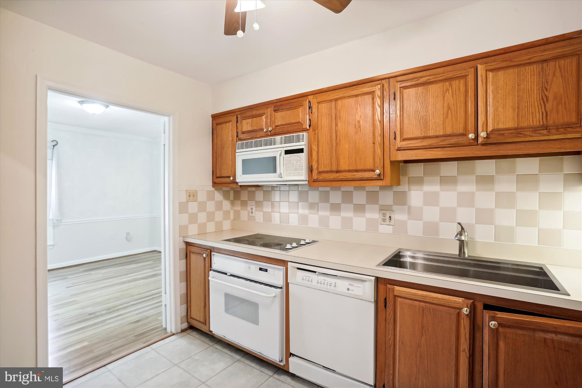 10933 Amherst Avenue, Unit 10 Silver Spring, MD 20902 - Photo 8 of 30 Kitchen