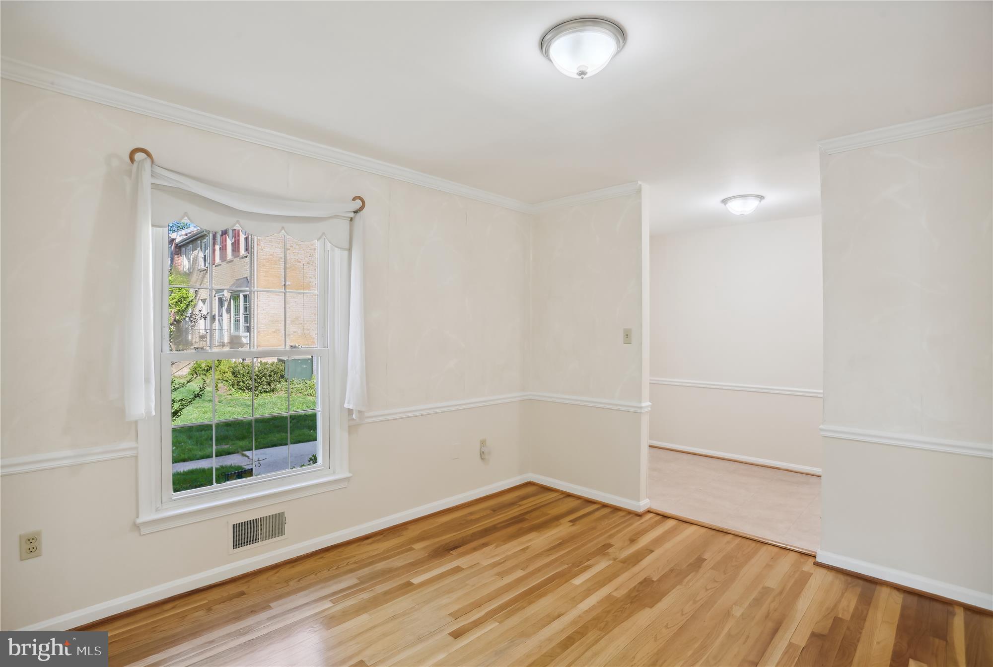 10933 Amherst Avenue, Unit 10 Silver Spring, MD 20902 - Photo 9 of 30 Dining Room