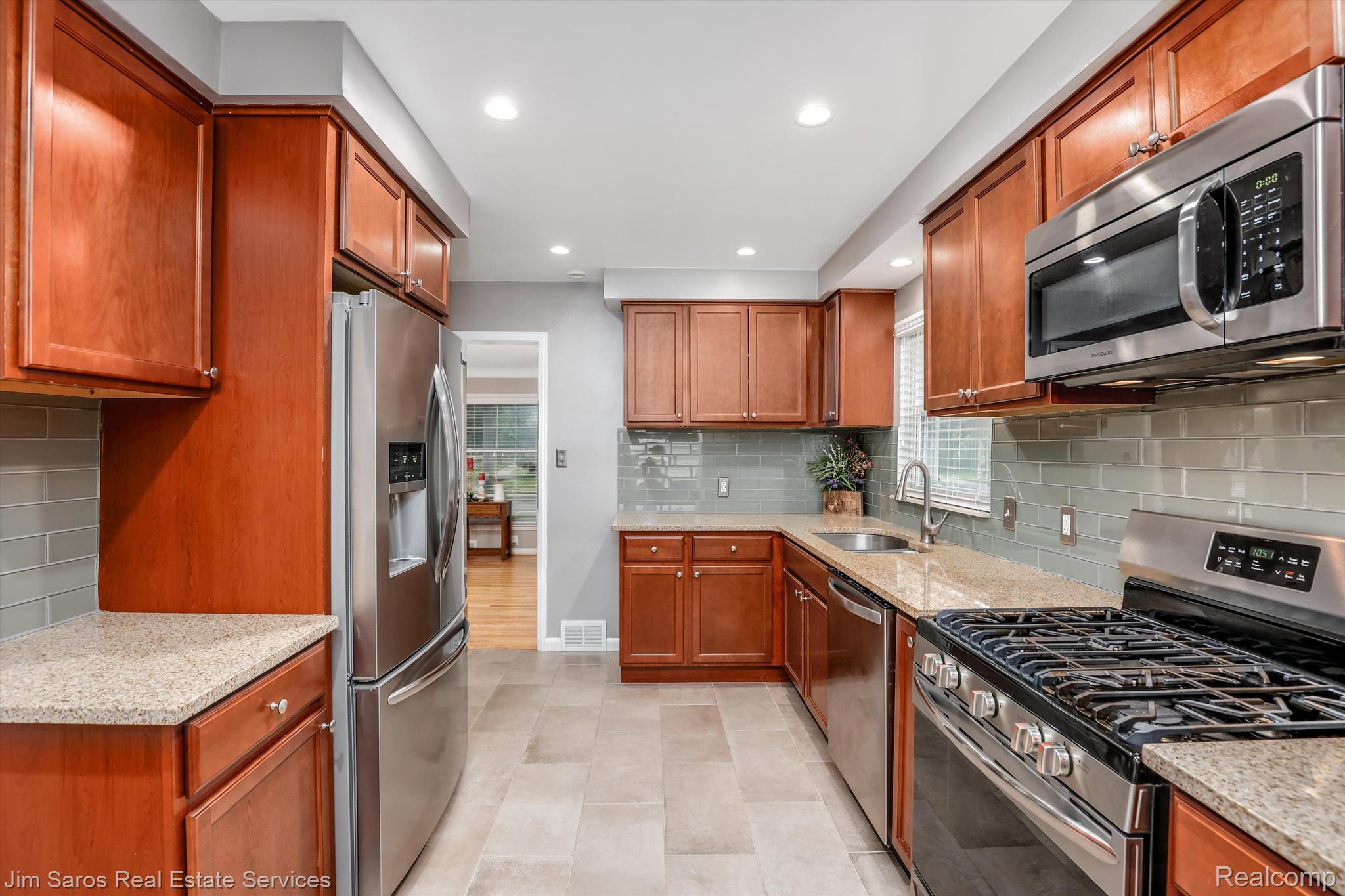 1240 Fairholme Road Grosse Pointe, MI 48236 - Photo 8 of 17 Gallery Image 8