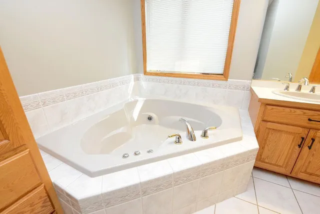 $3,750 | 3516 Westmoor Circle, Moorhead, MN 56560