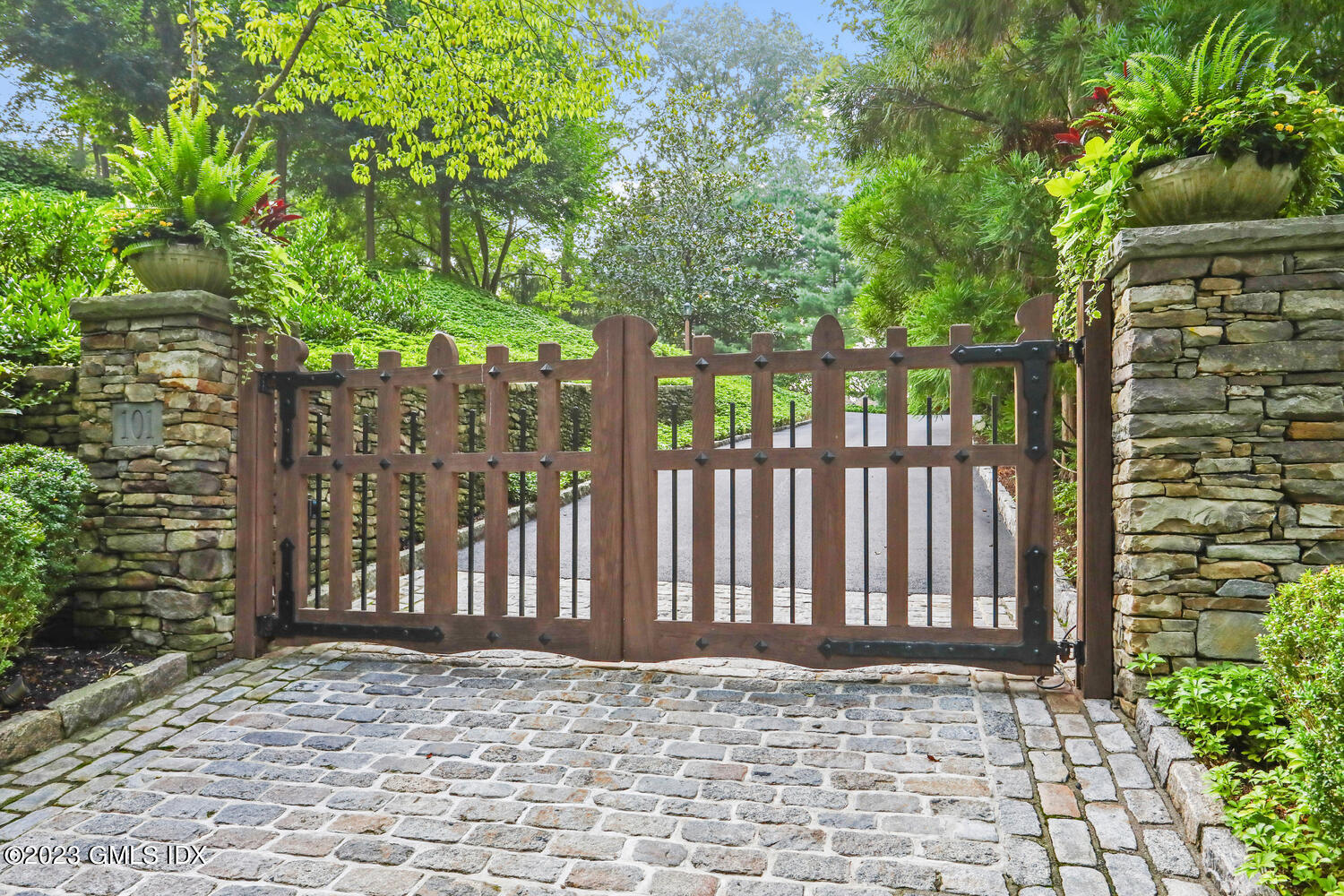 101 Perkins Road Greenwich, CT 06830 - Photo 36 of 41 a pathway of a house with wooden fence