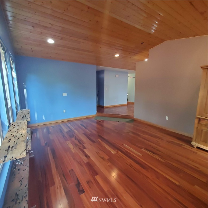 6621 Southeast 4th Place Renton, WA 98059 - Photo 11 of 40 Gallery Image 11