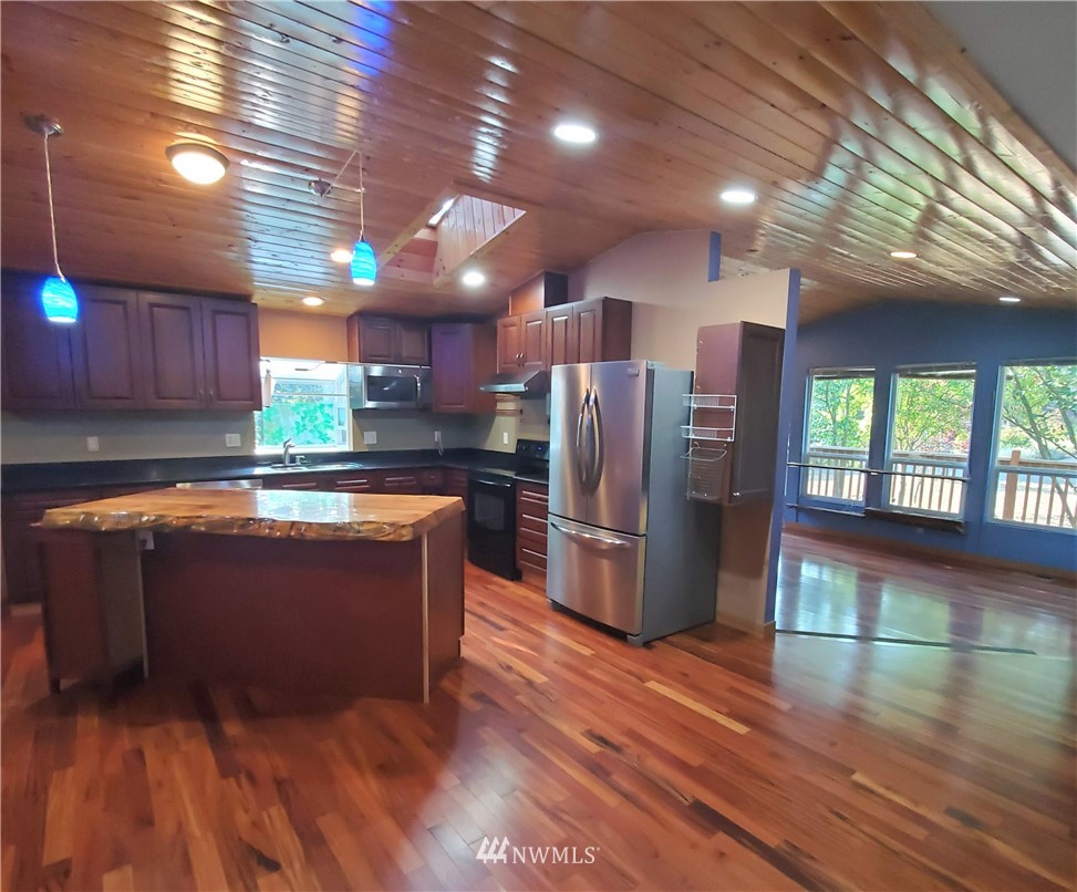 6621 Southeast 4th Place Renton, WA 98059 - Photo 12 of 40 Gallery Image 12