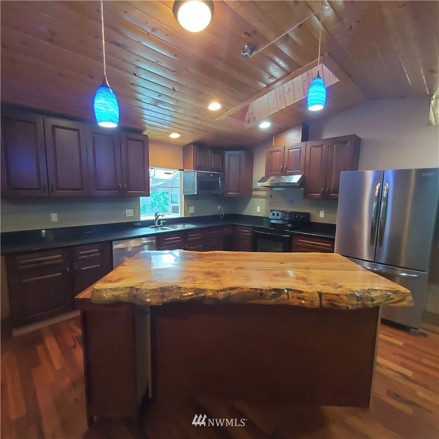 6621 Southeast 4th Place Renton, WA 98059 - Photo 13 of 40 Gallery Image 13