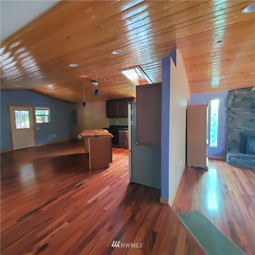 6621 Southeast 4th Place Renton, WA 98059 - Photo 5 of 40 Gallery Image 5