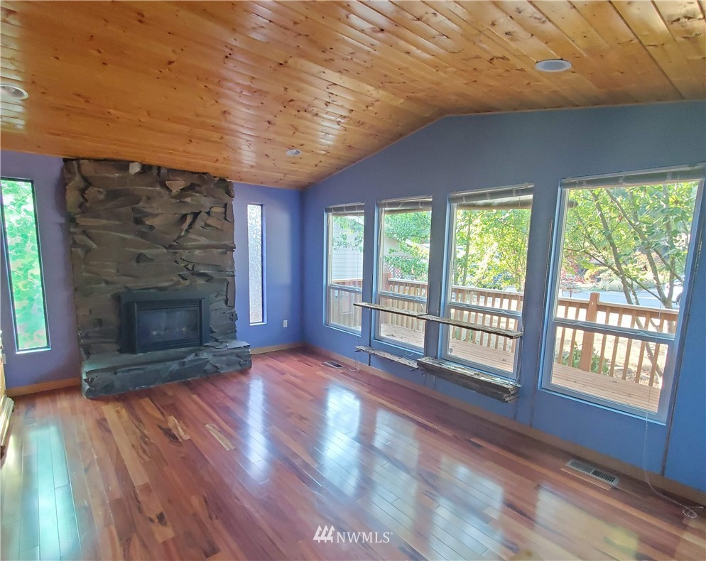 6621 Southeast 4th Place Renton, WA 98059 - Photo 7 of 40 Gallery Image 7