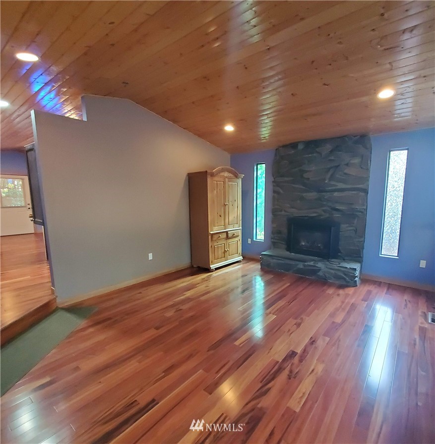 6621 Southeast 4th Place Renton, WA 98059 - Photo 8 of 40 Gallery Image 8