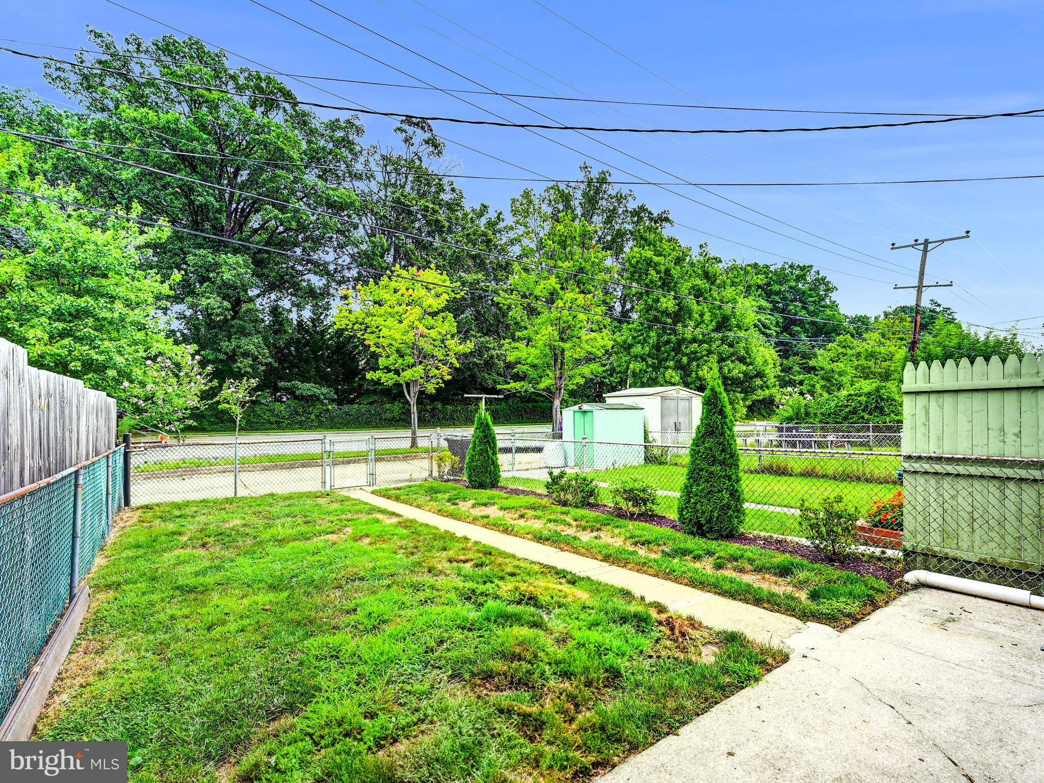 1636 Thetford Road Baltimore, MD 21286 - Photo 33 of 40 a view of a back yard
