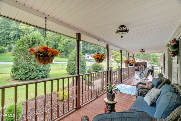$315,000 | 1830 Bristol Highway, Elizabethton, TN 37643
