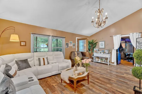 $315,000 | 1830 Bristol Highway, Elizabethton, TN 37643
