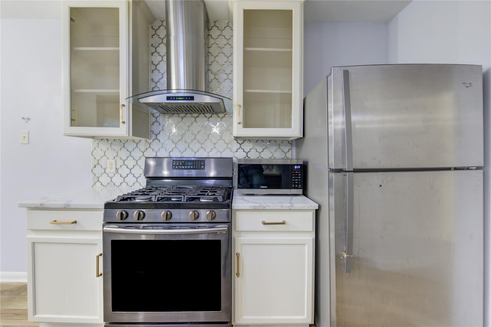19334 Strathmore Pl Lane Katy, TX 77449 - Photo 35 of 48 a stove top oven sitting inside of a kitchen