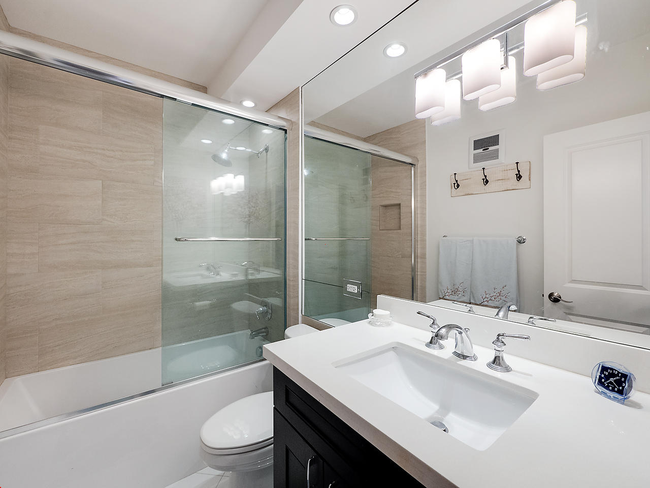 2730 Banyan Road, Unit 26B Boca Raton, FL 33432 - Photo 9 of 17 Guest Bath