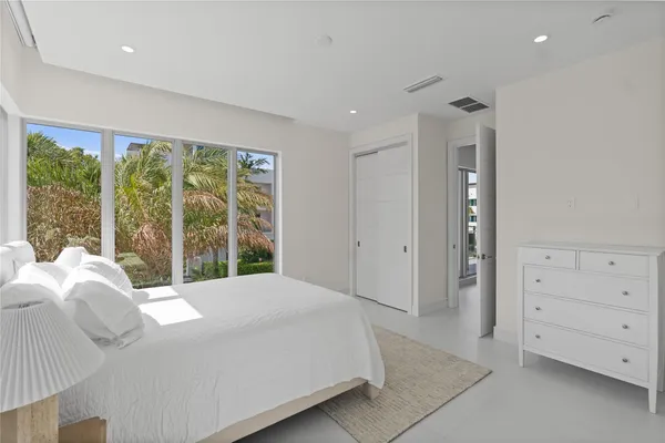 $20,000 | 221 Shore Court, Unit 221, Lauderdale-by-the-Sea, FL 33308