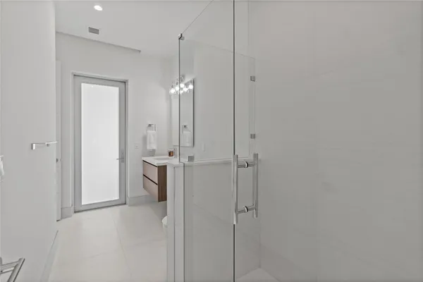 $20,000 | 221 Shore Court, Unit 221, Lauderdale-by-the-Sea, FL 33308