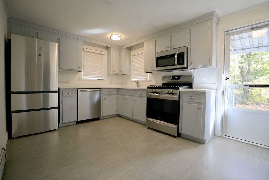 322 Warren Street Needham, MA 02492 - Photo 5 of 16 Gallery Image 5